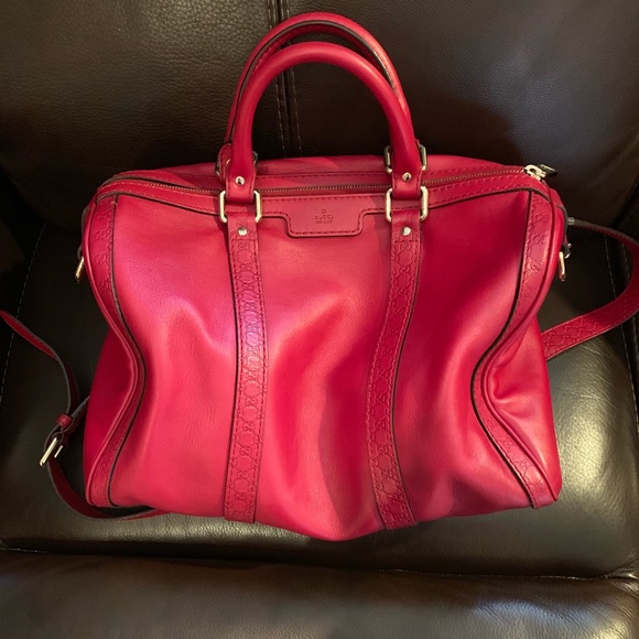 Gucci Handbags - Authentic Gucci satchel